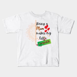 Being a mom makes my life complete Kids T-Shirt